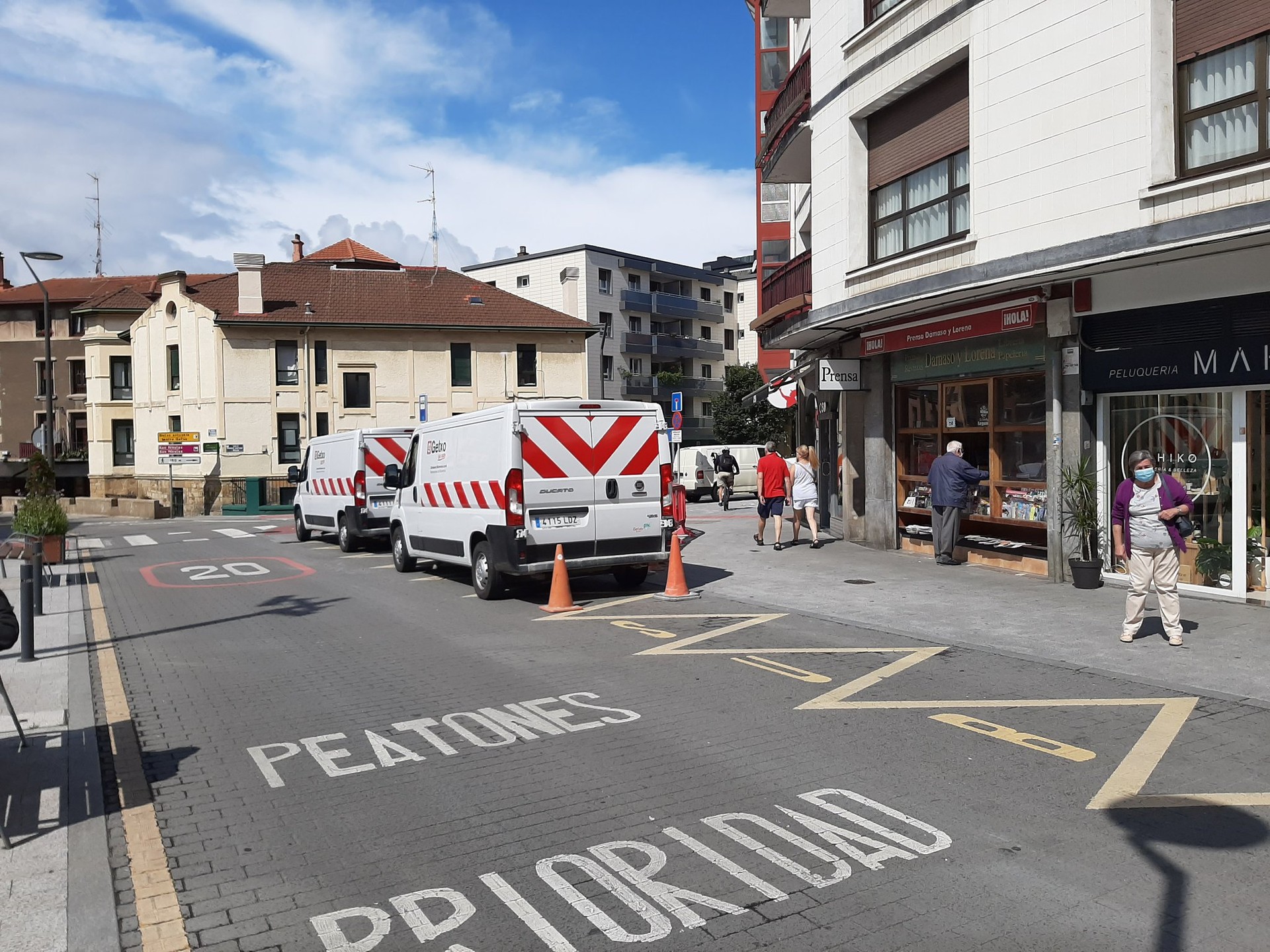 Autobus-markesina bat jartzeari ekin diote Algorta etorbideko 59 zenbakian