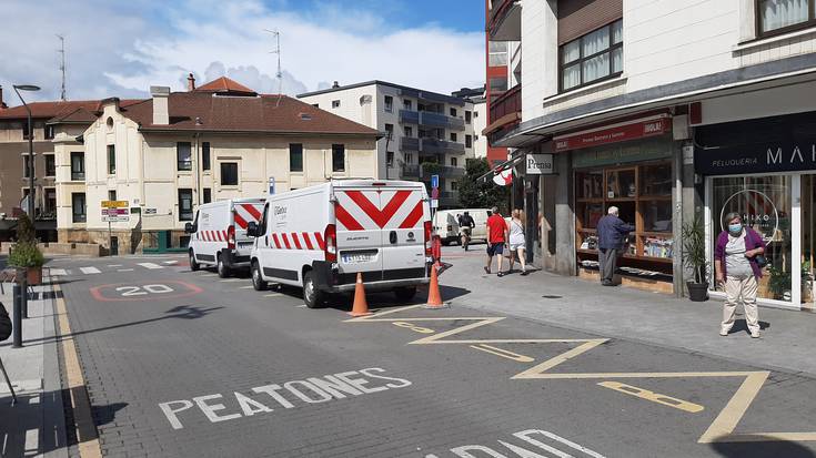 Autobus-markesina bat jartzeari ekin diote Algorta etorbideko 59 zenbakian