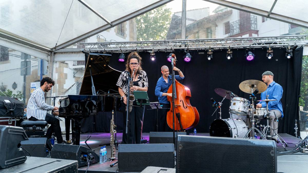Plentziarrak dantzan jarri ditu Agorrijazzeko doinuak!