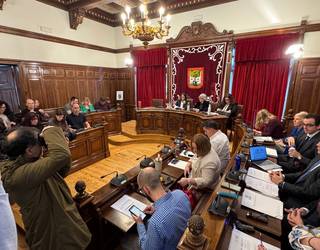 Amaia Agirre alkateak ez du kargua utziko, oposizioak 'Irurak Bat' auziagatik bera kanporatzearen alde bozkatu arren