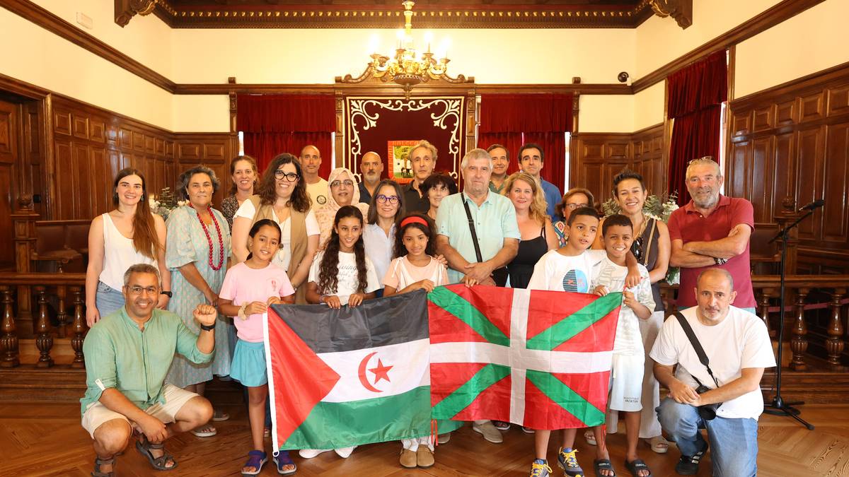 Oporrak Bakean programako lau haur saharar iritsi dira Getxora