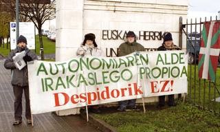 27 urte pankartaren atzean!