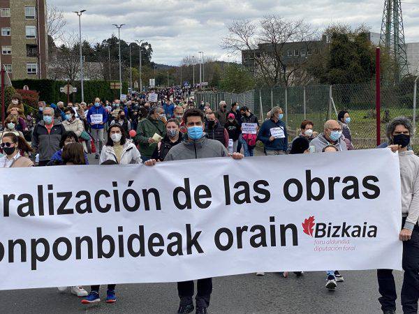 Avanzadako lanak geldiarazteko manifestazioan 700 herritar batu dira