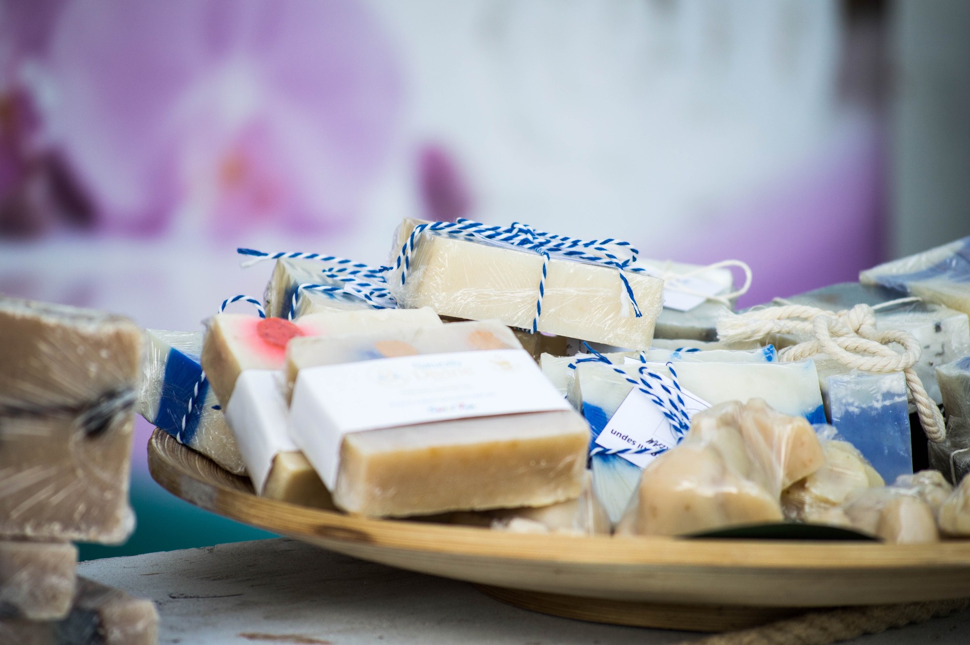 Etxeko olioa kudeatzeko tailerra Barrikan, xaboia eta kandela ekologikoak egiteko