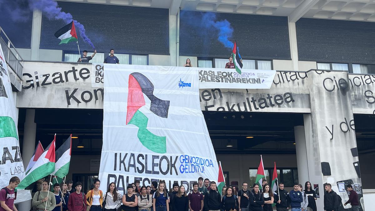 Ikasleek Palestinagaz bat egin dute Ikamak deitutako elkarretaratzeetan