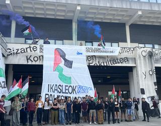 Ikasleek Palestinagaz bat egin dute Ikamak deitutako elkarretaratzeetan