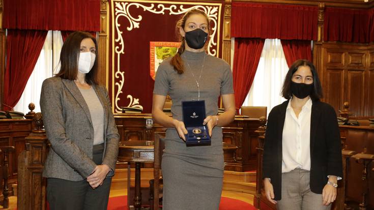 Espainiako Batzorde Olinpikoaren domina eman diote Virginia Díaz Raspaseko arraunlariari