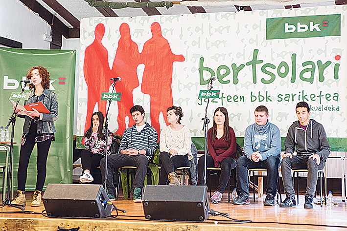 Uribekostarrek irabazi dute Bizkaiko Bertsolari Gazteen kanporaketa Sopelan