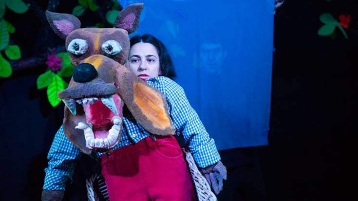 Antzerkia: "Kalean otso, etxean uso"