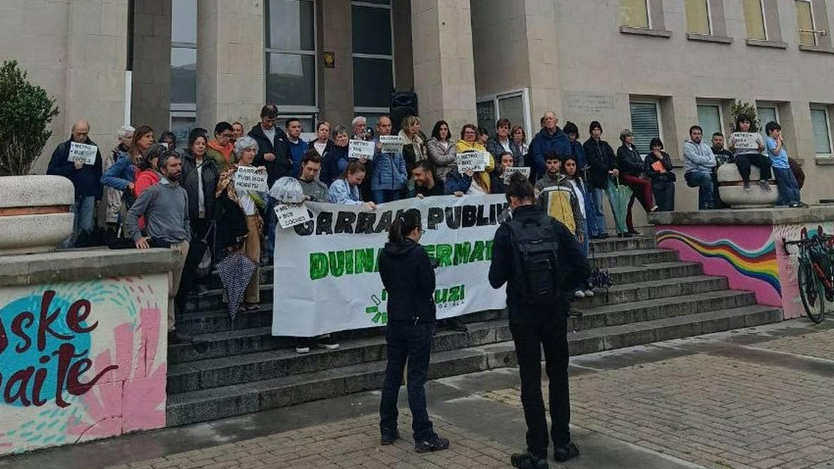 Jauzi Uribe Kostak eskualdeko metro- eta autobus-zerbitzuak hobetzea aldarrikatu du