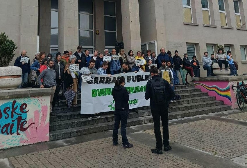 Jauzi Uribe Kostak eskualdeko metro- eta autobus-zerbitzuak hobetzea aldarrikatu du