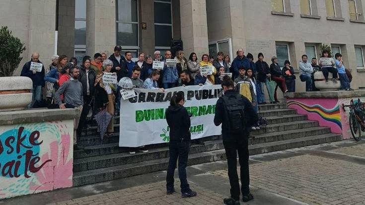 Jauzi Uribe Kostak eskualdeko metro- eta autobus-zerbitzuak hobetzea aldarrikatu du