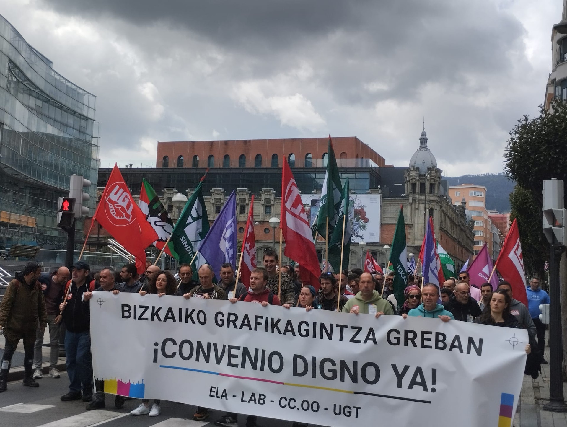 Bizkaiko grafikagintzako profesionalen grebak "jarraipen zabala" izan duela adierazi dute sindikatuek