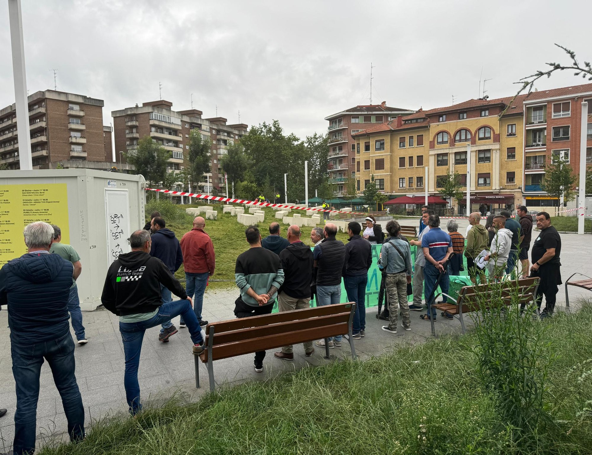 Lau lorezain lanera bueltatu dira Getxon, greba utzita, negoziazioek aurrera egiten ez duten bitartean