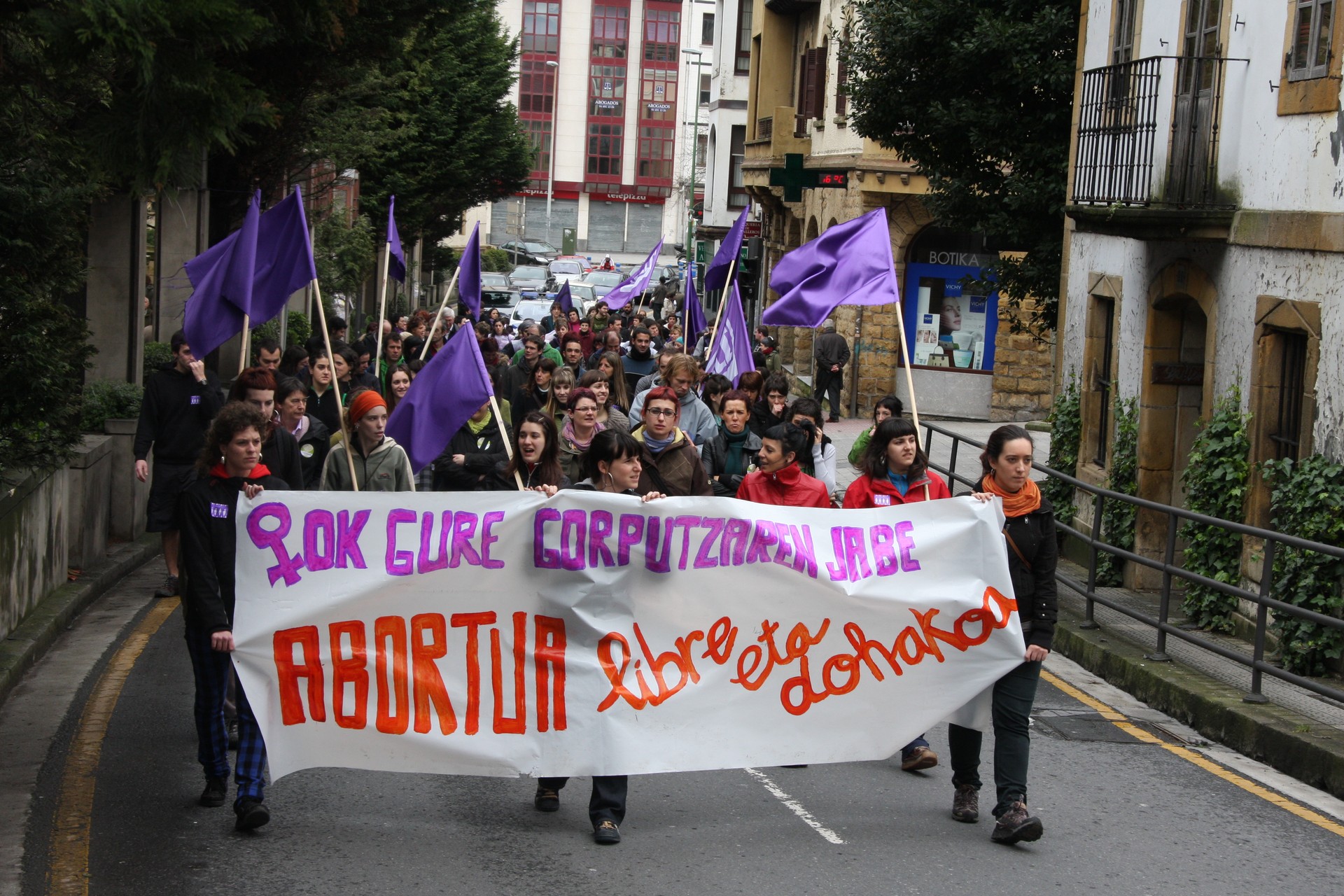 Emakumeen aldarriak, auzorik auzo