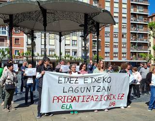 Erandioko udal-langileak etxez etxeko laguntza zerbitzuaren pribatizazioaren aurka mobilizatu dira