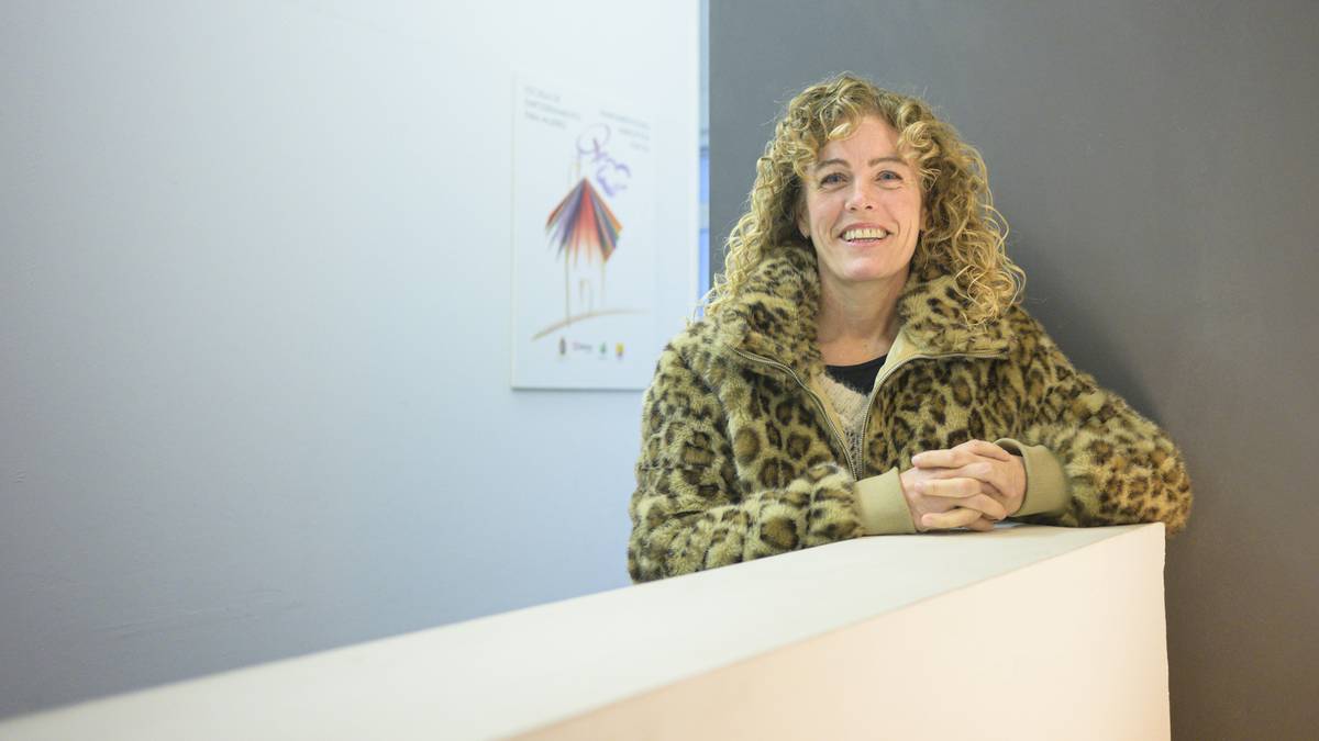 Bea Sever: "Menopausia etapa berri gisa ikusi behar dugu: zaintzaren hormona jaisten denez, geure burua zaintzeko garaia da"