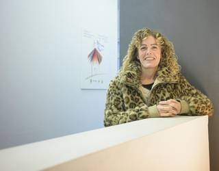 Bea Sever: "Menopausia etapa berri gisa ikusi behar dugu: zaintzaren hormona jaisten denez, geure burua zaintzeko garaia da"