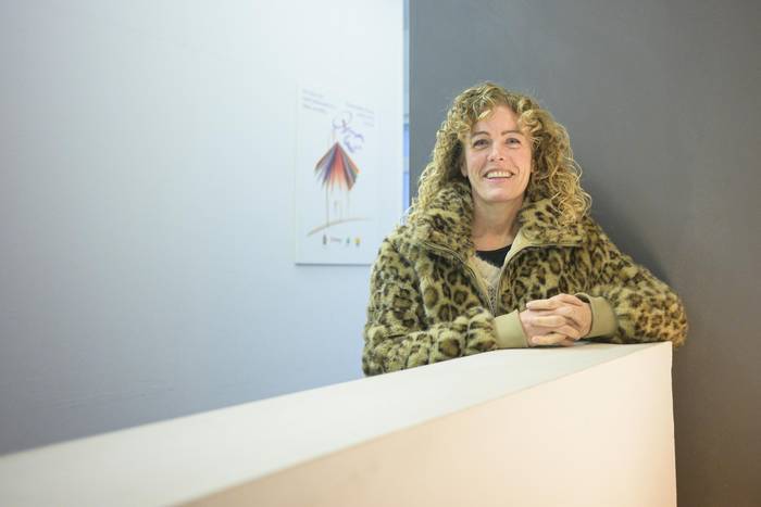 Bea Sever: "Menopausia etapa berri gisa ikusi behar dugu: zaintzaren hormona jaisten denez, geure burua zaintzeko garaia da"