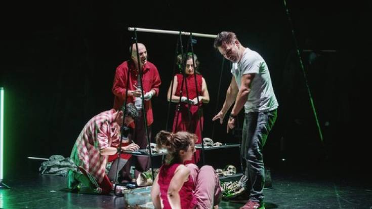 "Nor naizen baneki" antzezlanerako sarrera bikoitzak