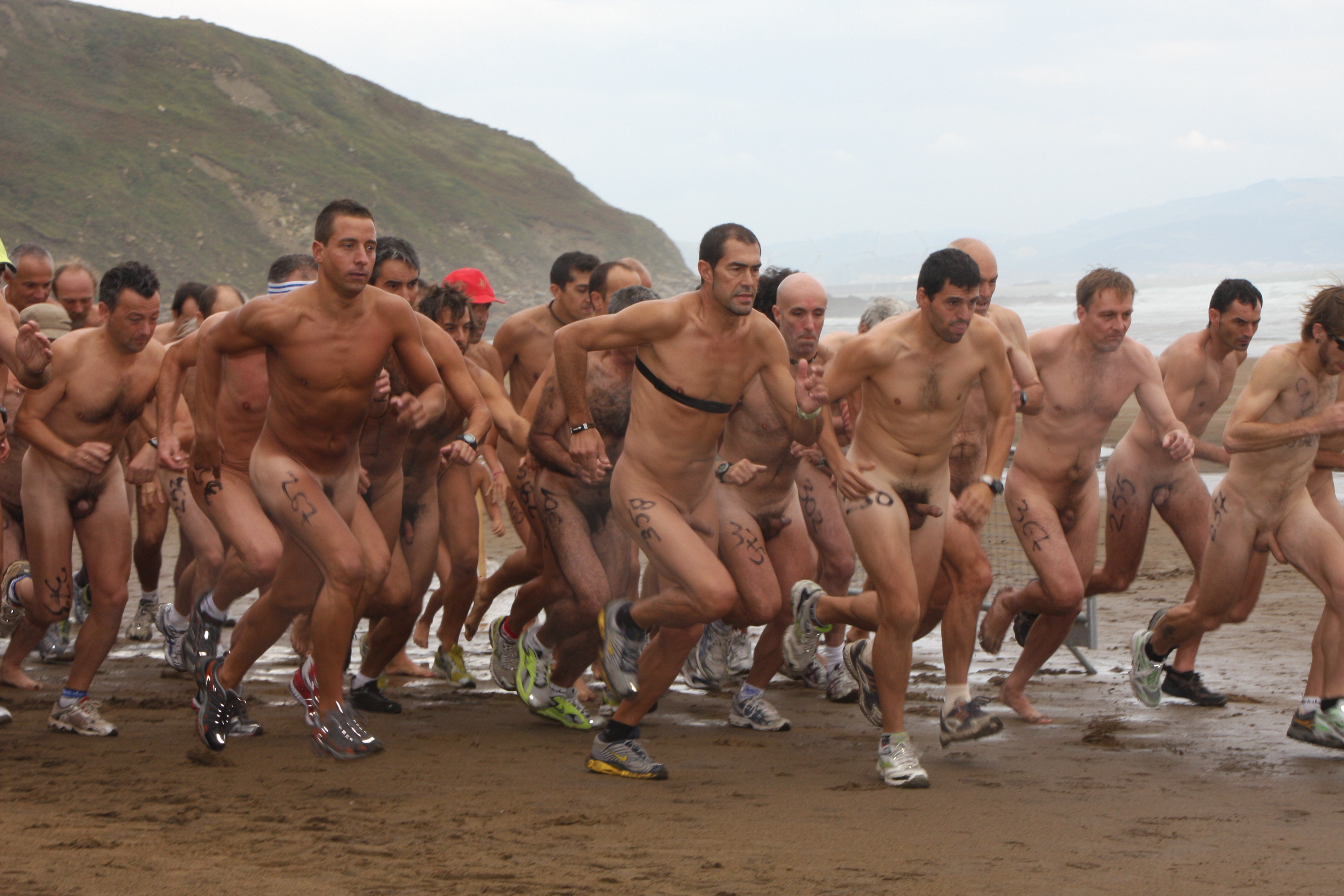Chicos desnudos en vestuarios
