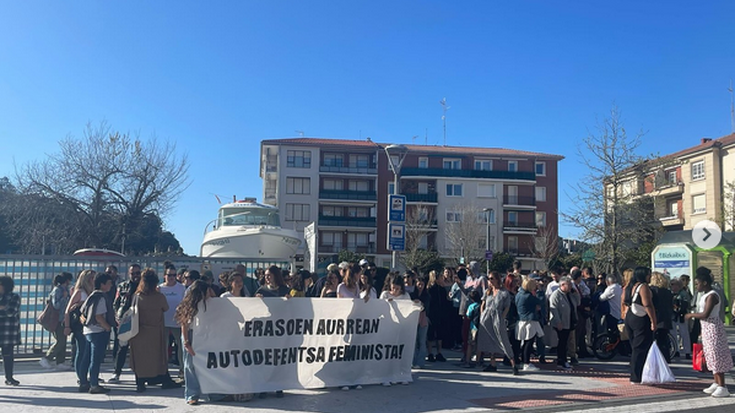 Elkarretaratzea egin dute Danontzat gaztetxean gertatutako eraso matxista salatzeko