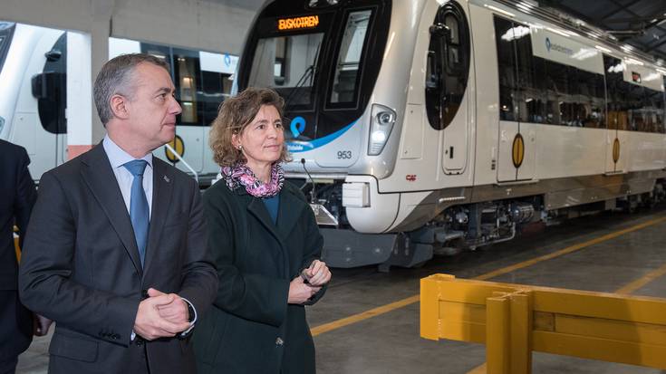 Lutxanako Euskotrenen tailerrean izan da Urkullu, tren berriak aurkezteko