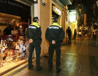 Poliziaren sindikatuek Getxoko udaltzain baten aurkako erasoa salatu dute domekan San Nikolas plazan