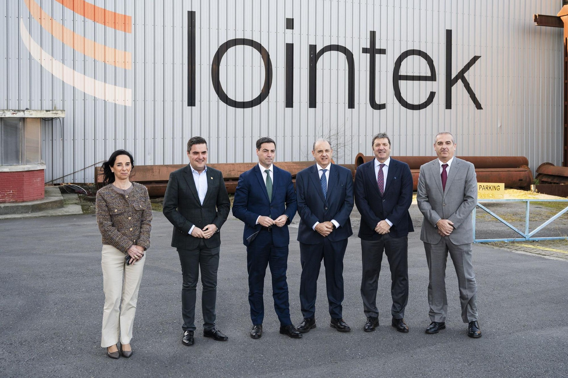Lehendakariak eta ahaldun nagusiak industriaren garrantzia estrategikoa nabarmendu dute Urdulizko Lointek enpresara egindako bisitan