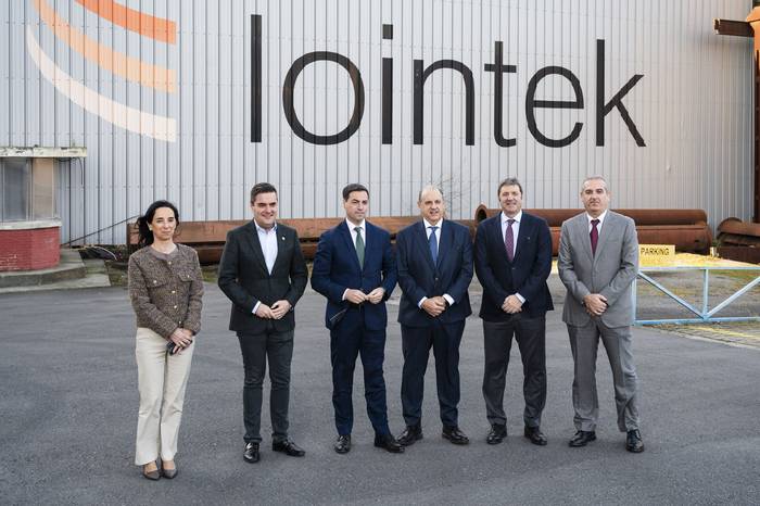 Lehendakariak eta ahaldun nagusiak industriaren garrantzia estrategikoa nabarmendu dute Urdulizko Lointek enpresara egindako bisitan