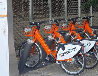 Bizkaibizi zerbitzuak 13 udalerri gehiago konektatuko ditu 2027tik aurrera