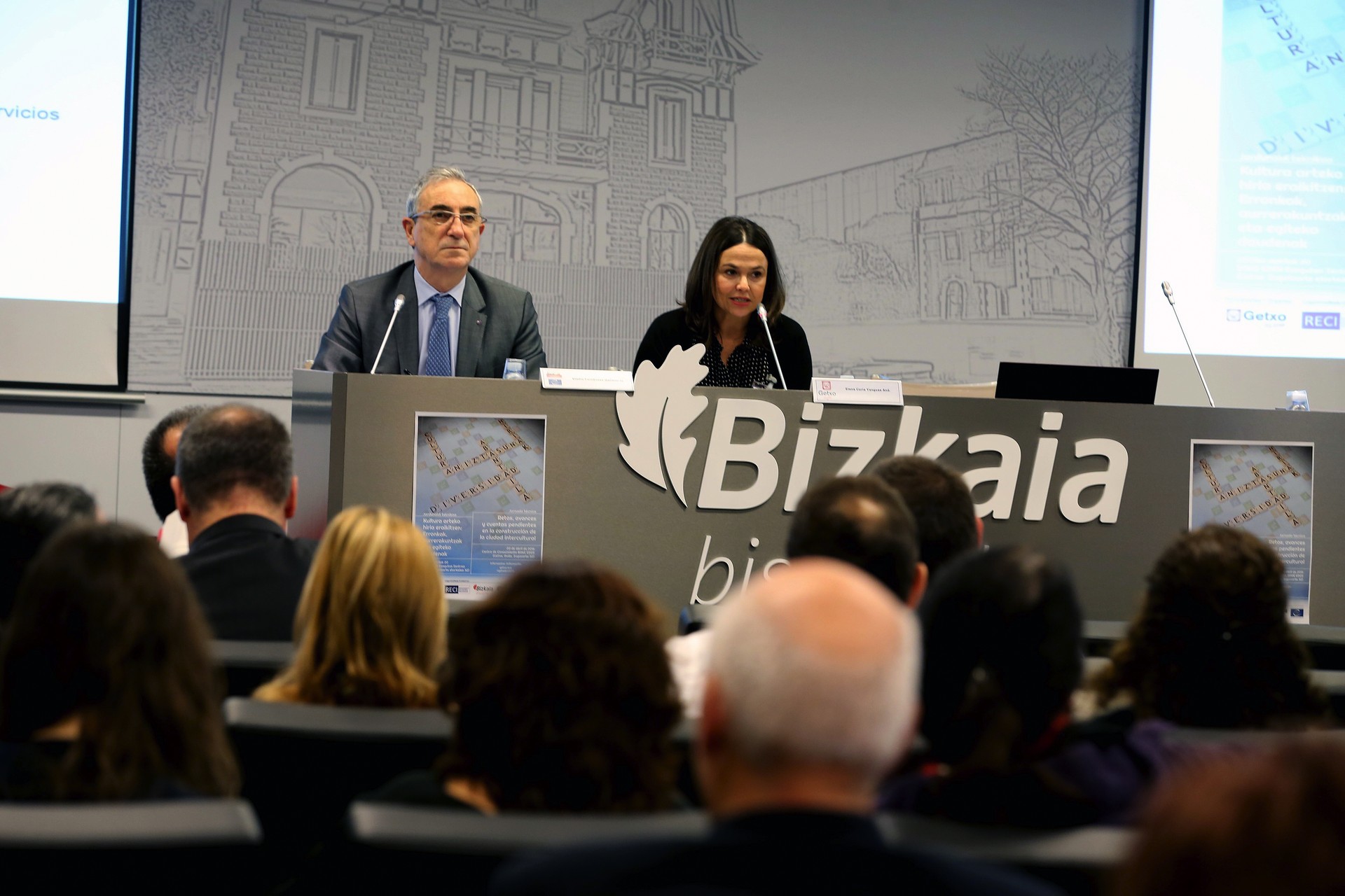 Ehun bat pertsonak parte hartu du Kultura arteko Hiriei buruzko jardunaldian