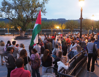 Ertzaintzak pertsona bat identifikatu du Plentziako Palestinaren aldeko heltze-jotzean