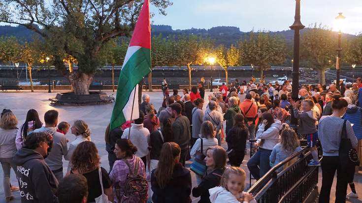 Ertzaintzak pertsona bat identifikatu du Plentziako Palestinaren aldeko heltze-jotzean