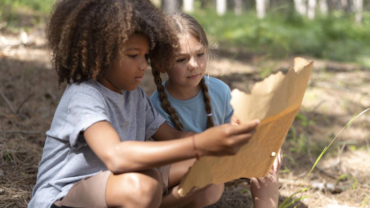 Mezu sekretu baten bidez ezagutuko dituzte ikasleek Getxoko Eskola Bideko saltoki laguntzaileak