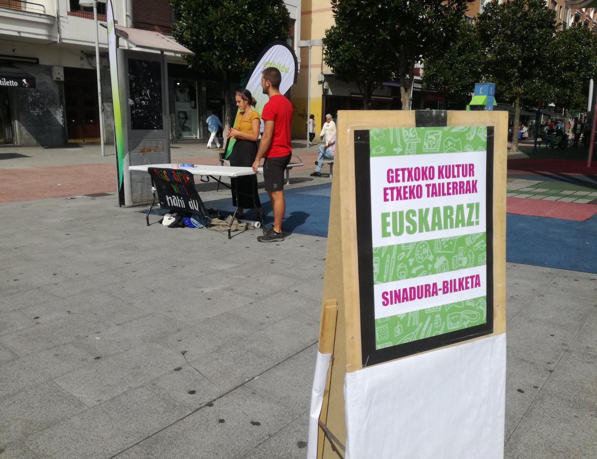 Getxoko Udalak eskainitako ikastaroetan euskaldunen hizkuntza-eskubideak urratzen direla salatu du EH Bilduk