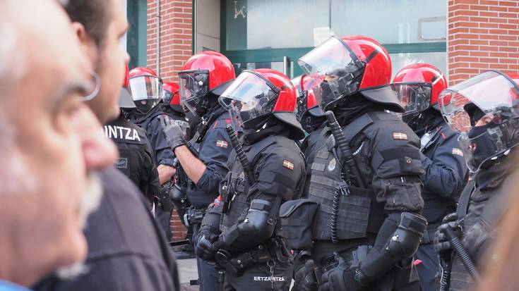 Etxegabetzea Astrabuduan: 70 urteko emakume bat eta haren biloba kaleratu dituzte, iruzurraren biktima izan ostean