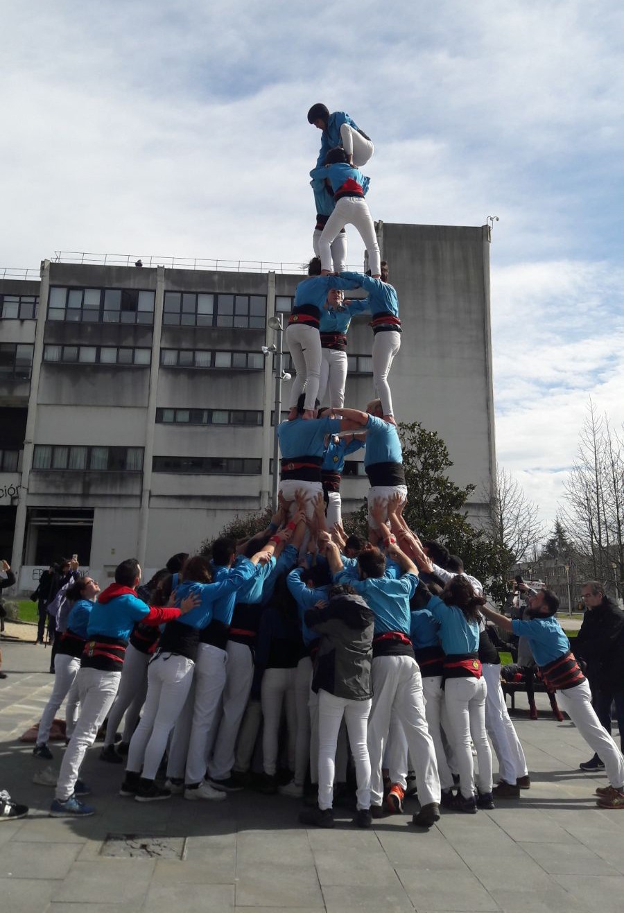 Gironako unibertsitarioek castell bat osatu dute Leioako campusean