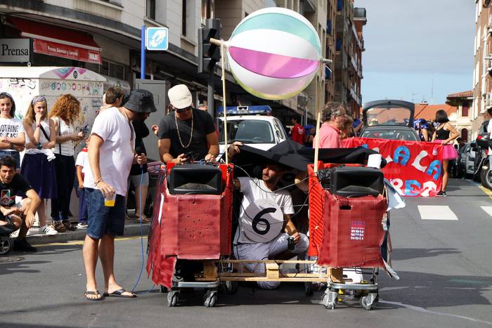 Algortako Gazte Txosnak eta kuadrilla batek 20.000 eurotik gorako isuna jaso dute, jaiegunetako gauetan bozgorailuak jartzeagatik