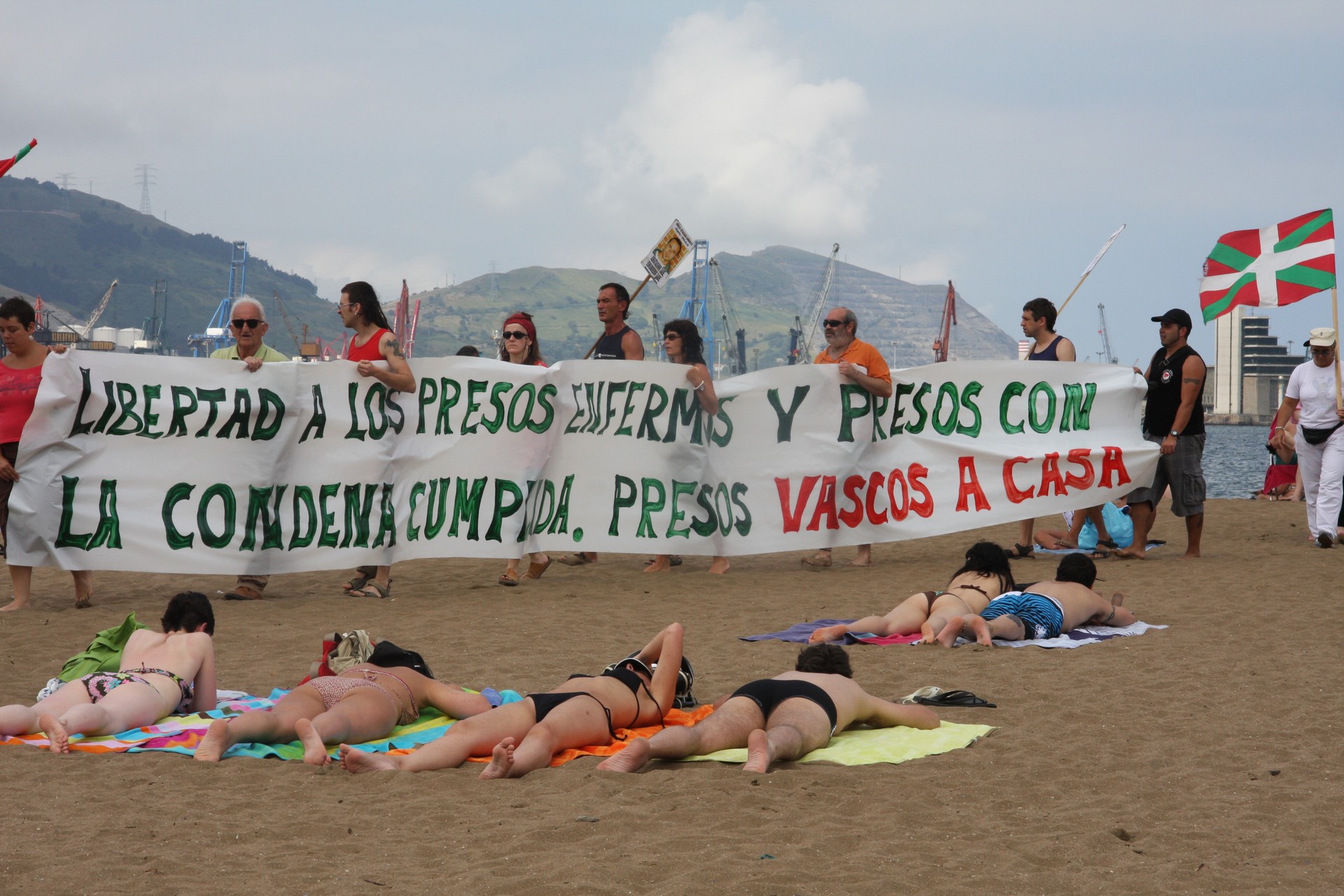 Euskal preso, iheslari eta deportatuen aldeko itsas martxa egingo dute uztailaren 31n