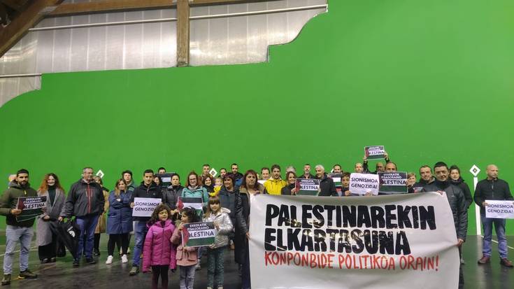 Palestinar herriarekiko elkartasun-uholdea egin dute Uribe Kostan