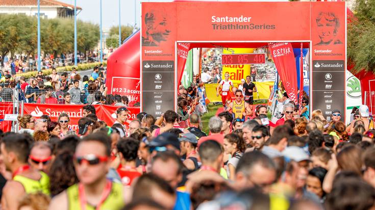 Domekan bueltatuko da Getxora Santander Triatloia