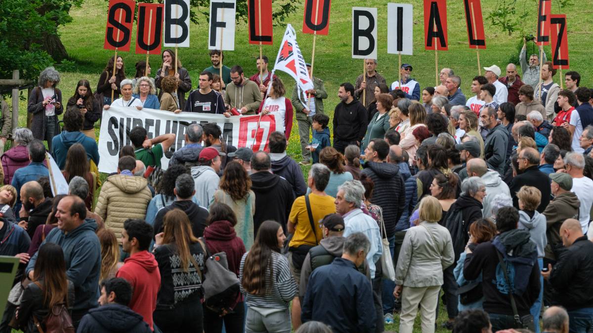 Subflubiala EZ! plataformak ehunka herritar atera ditu kalera Aldundiaren proiektuaren aurkako mobilizazio berri batean