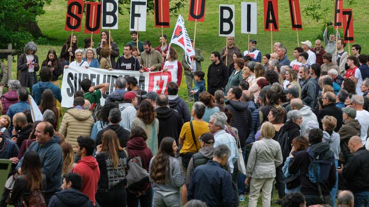 Subflubiala EZ! plataformak ehunka herritar atera ditu kalera Aldundiaren proiektuaren aurkako mobilizazio berri batean