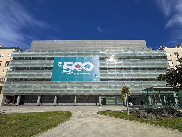 Leioa dotore jantzi da bere urteurren handirako