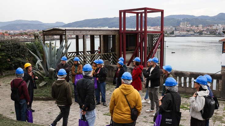Euskal Herriko 40 turismo-bulegoetako profesionalek Abrako Badia bisitatu dute