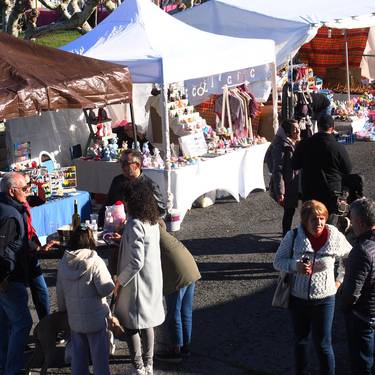 Musika, gastronomia eta artisautza eskaintza zabalagaz dator Barrikako Itsas Merkatua