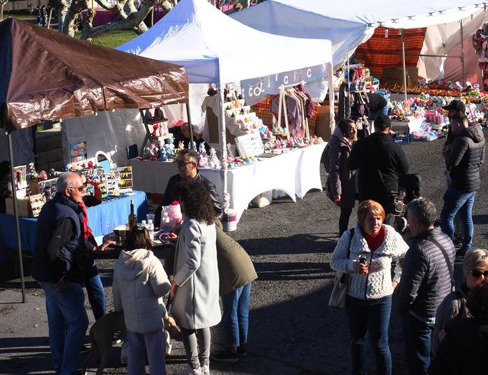 Musika, gastronomia eta artisautza eskaintza zabalagaz dator Barrikako Itsas Merkatua
