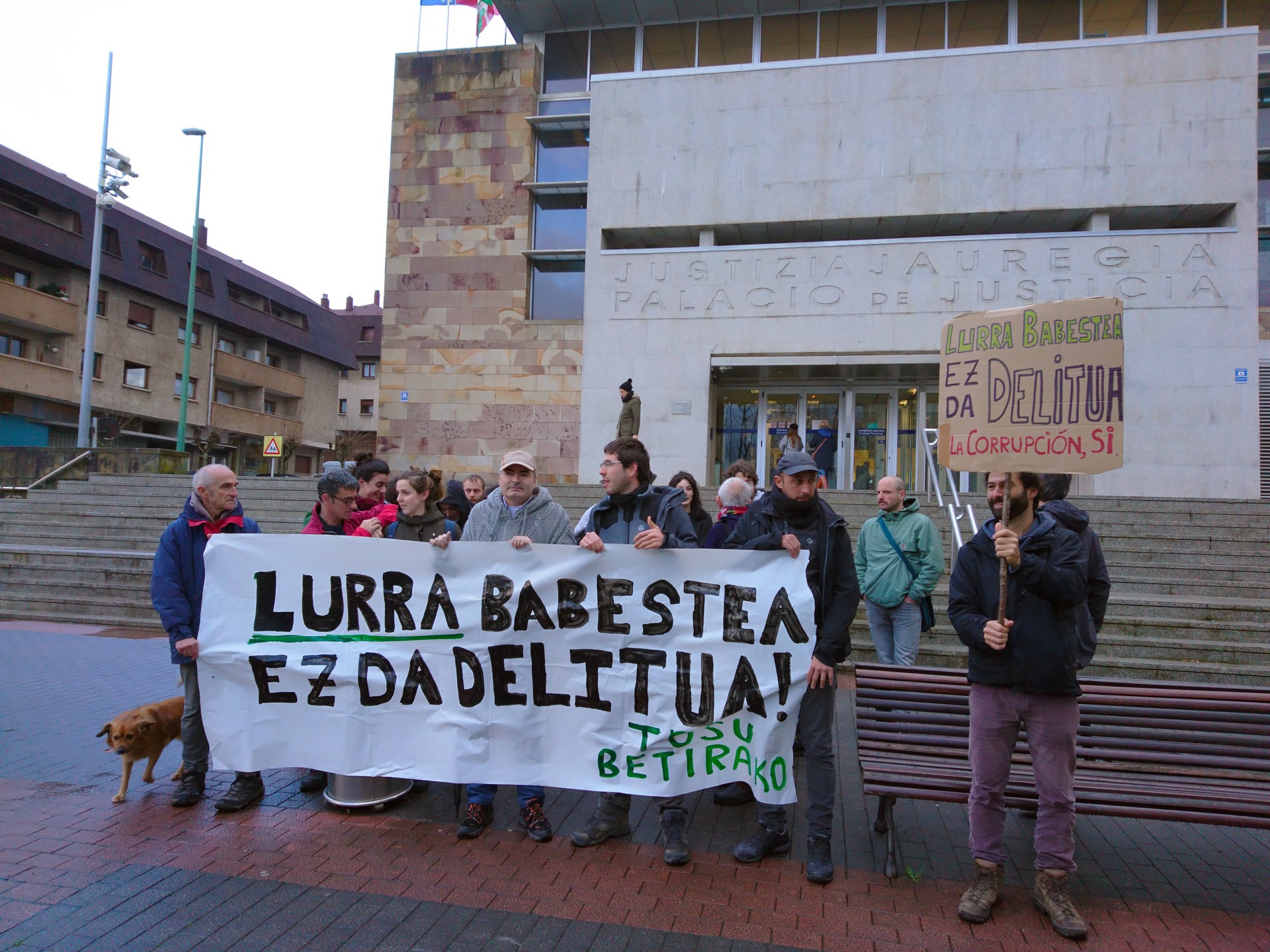 Tosu landaren aldeko borrokaren "kriminalizazio saiakera" salatu dute