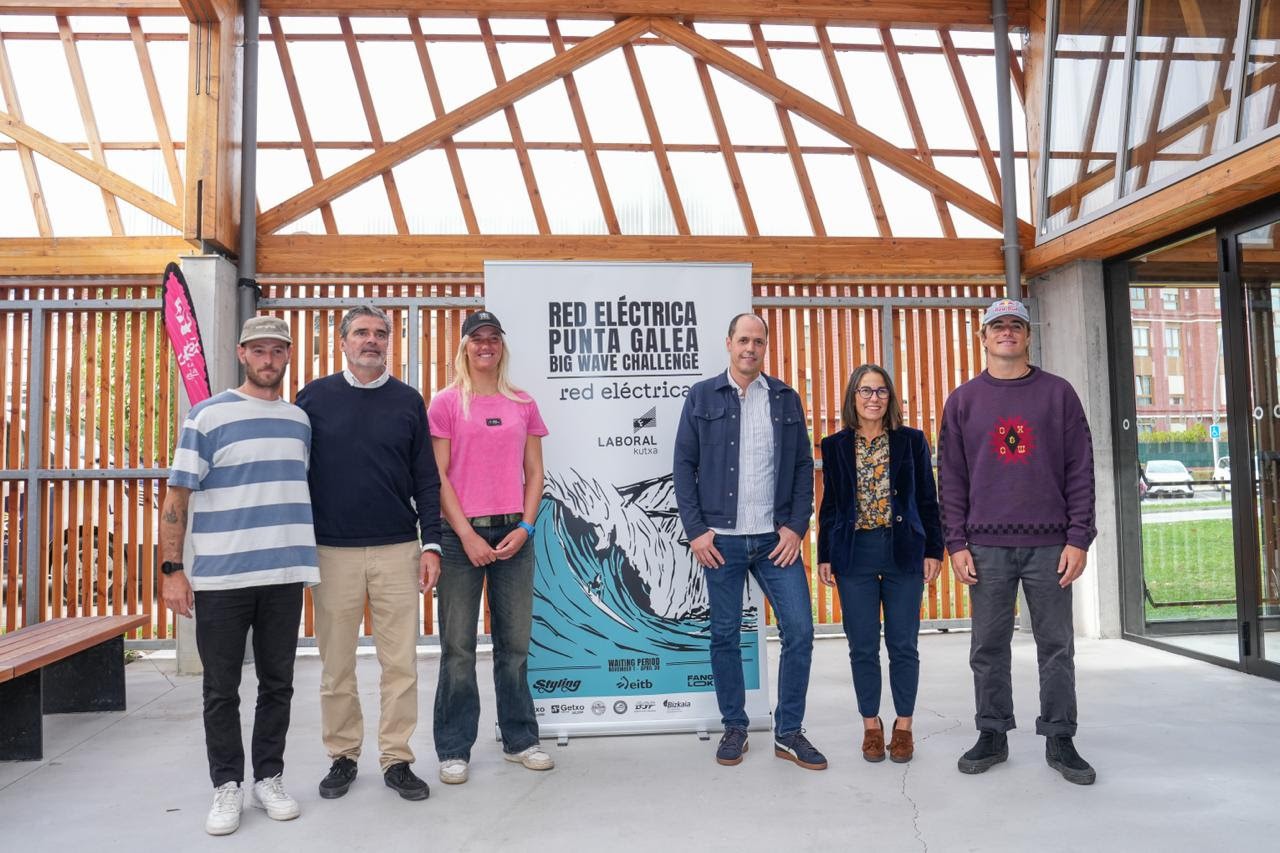 Punta Galeako olatu handien txapelketa bueltan da, 30 surflarigaz eta 30.000 euro saritan